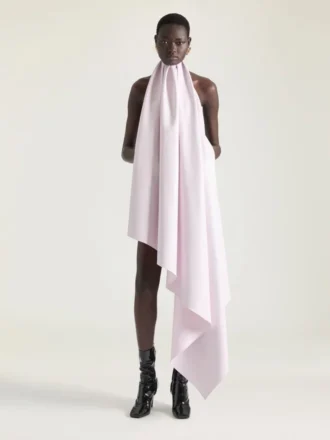 asymmetrisk halterneck kjole i skinn 1 330x440 - Asymmetrisk halterneck-kjole i skinn