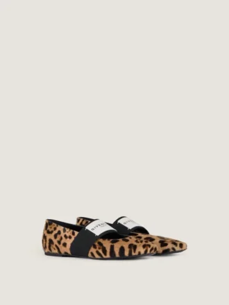 Ballerinasko med firkantet snitt i ponyskinn med leopardmønster