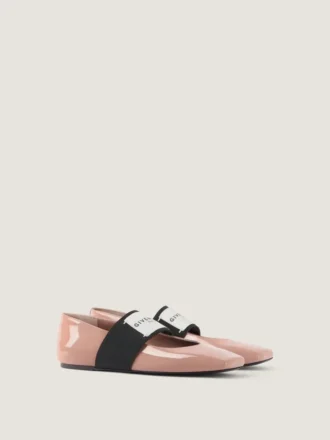 Ballerinasko med skåret firkantet tå i lakkskinn