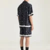 Bermudashorts i silke med blomstertrykk Bermudashorts i silke med blomstertrykk