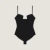 Bodysuit med utskjæring i konstruert strikk Bodysuit med utskjæring i konstruert strikk