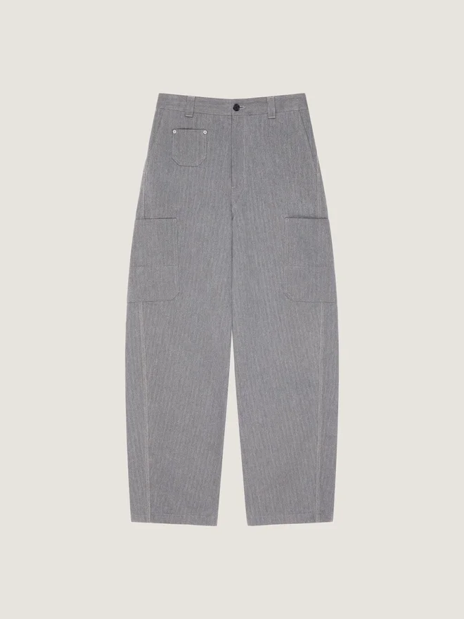 Couture Seam Cargo-bukser i fiskebensmønstret denim Couture Seam Cargo-bukser i fiskebensmønstret denim