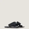 Flate sandaler med skåret firkantet tå i skinn Flate sandaler med skåret firkantet tå i skinn