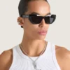 Givenchy Tape Earcuff i metall og emalje Givenchy Tape Earcuff i metall og emalje