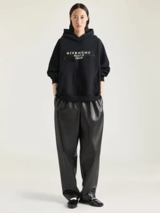 Hettegenser i fleece med Givenchy-båndtrykk