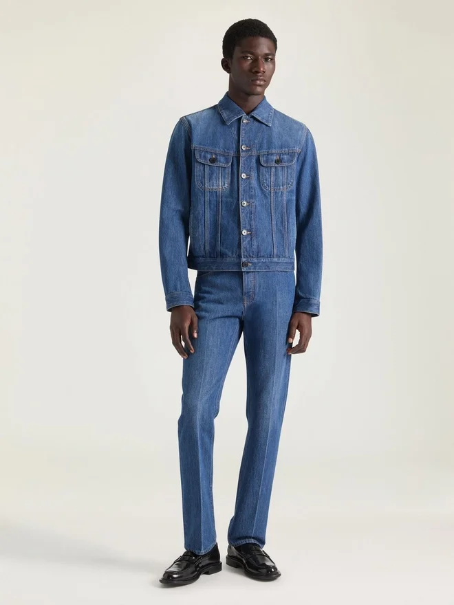 Jakke i mellomblå denim Jakke i mellomblå denim