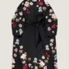 Kokongfrakk i sateng med broderier Kokongfrakk i sateng med broderier