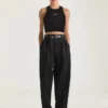 Kort tank-top i bomull med Givenchy Paris-trykk Kort tank-top i bomull med Givenchy Paris-trykk