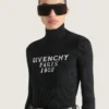 Kropp i fin ribbestrikk med Givenchy-signatur Kropp i fin ribbestrikk med Givenchy-signatur