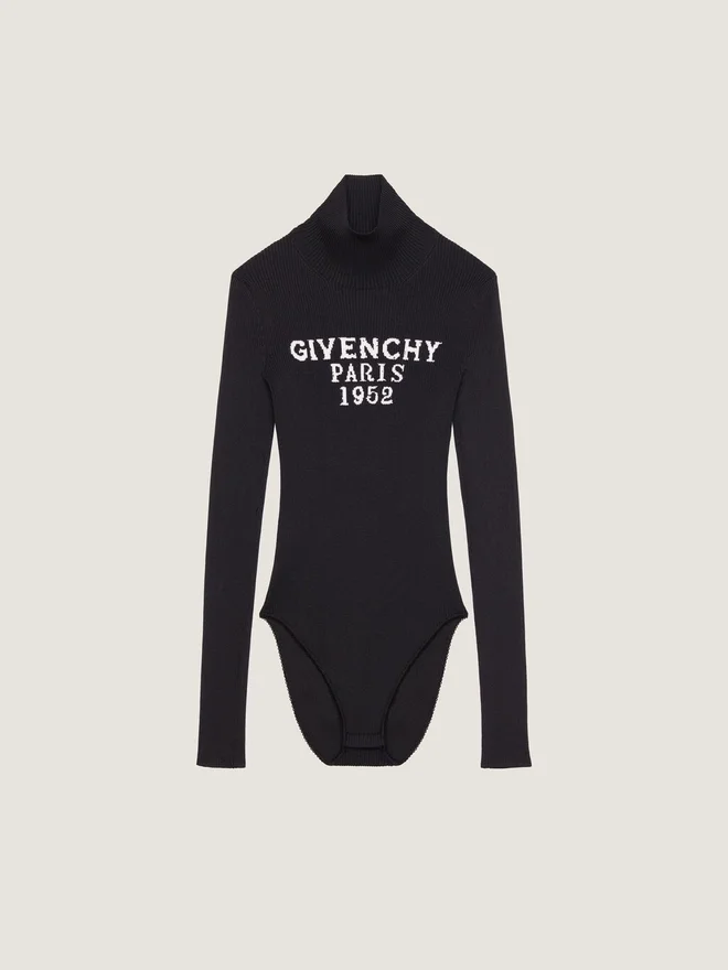 Kropp i fin ribbestrikk med Givenchy-signatur Kropp i fin ribbestrikk med Givenchy-signatur