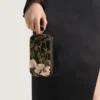 Kveldsklutch med blomsterbroderier og sløyfe