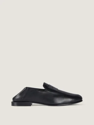 Label-loafers i skinnende skinn