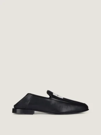 Label-loafers i skinnende skinn
