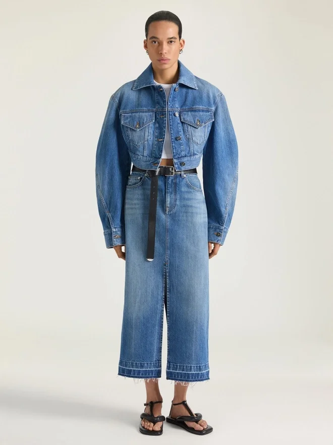 Midilang bukseskjørt i mellomblå denim Midilang bukseskjørt i mellomblå denim