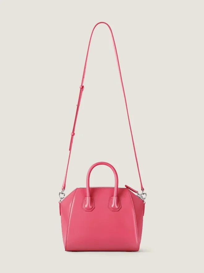 Mini Antigona Bag i Box-lær Mini Antigona Bag i Box-lær