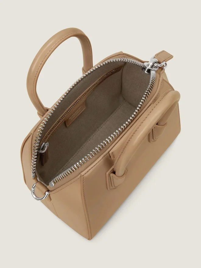 Mini Antigona Bag i Box-lær Mini Antigona Bag i Box-lær
