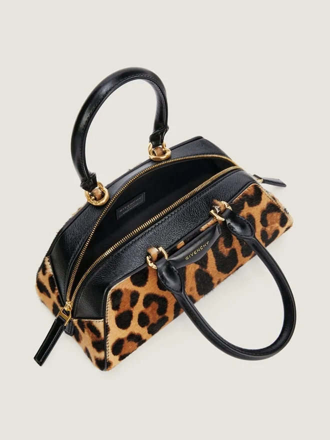 Mini Antigona øst-vest-veske i skinn med leopardmønster Mini Antigona øst-vest-veske i skinn med leopardmønster