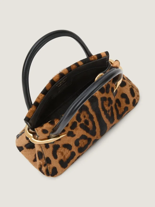 Mini Pinch-veske i skinn med ponyeffekt og leopardmønster Mini Pinch-veske i skinn med ponyeffekt og leopardmønster