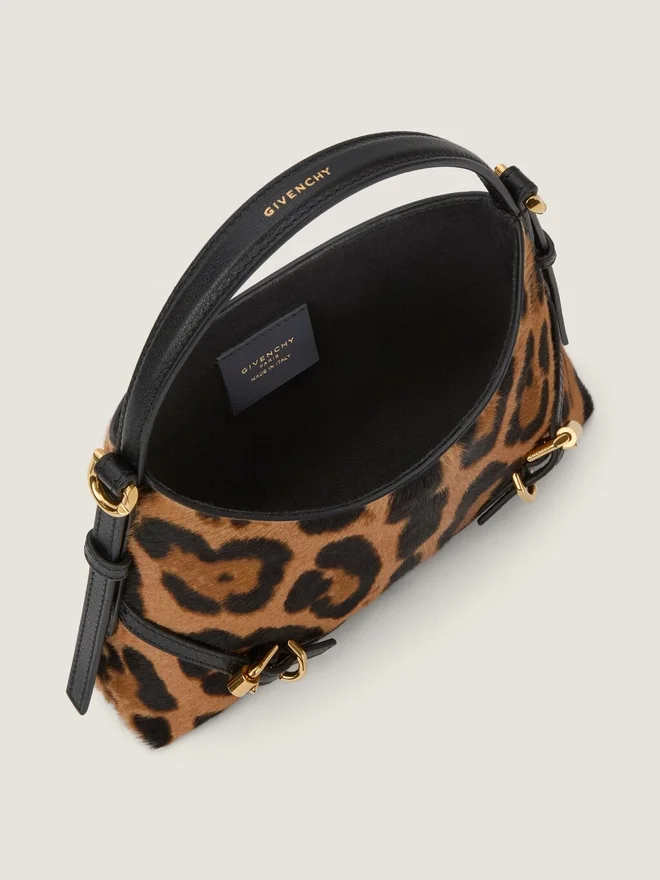 Nano Voyou Bag i skinn med ponyeffekt og leopardmønster Nano Voyou Bag i skinn med ponyeffekt og leopardmønster