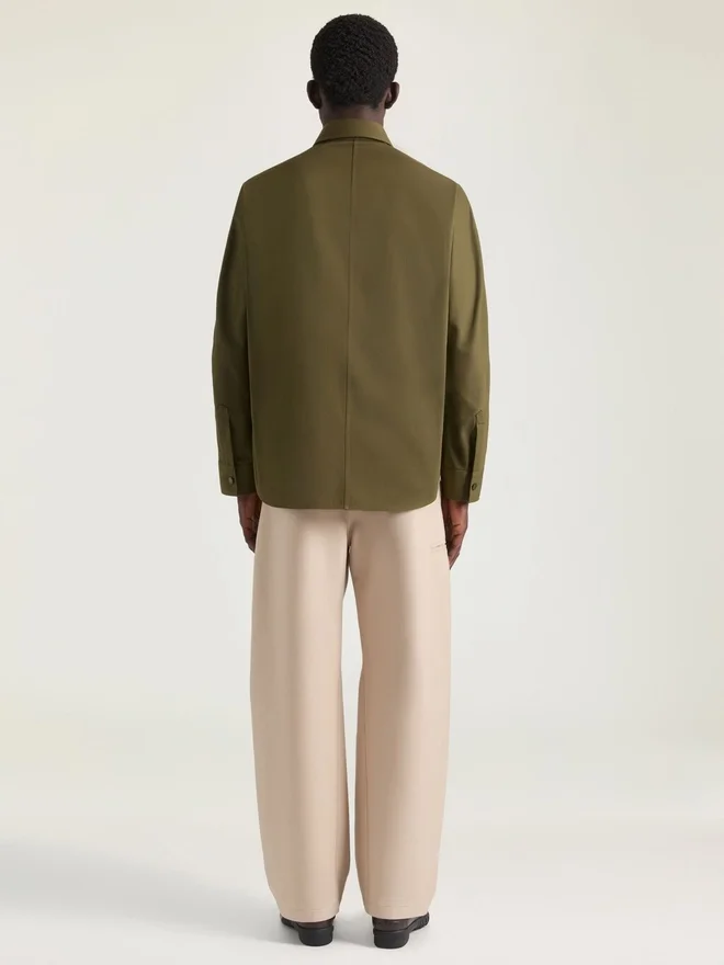 Overskjorte med couture-sømmer i bomull og Givenchy Paris-merke Overskjorte med couture-sømmer i bomull og Givenchy Paris-merke