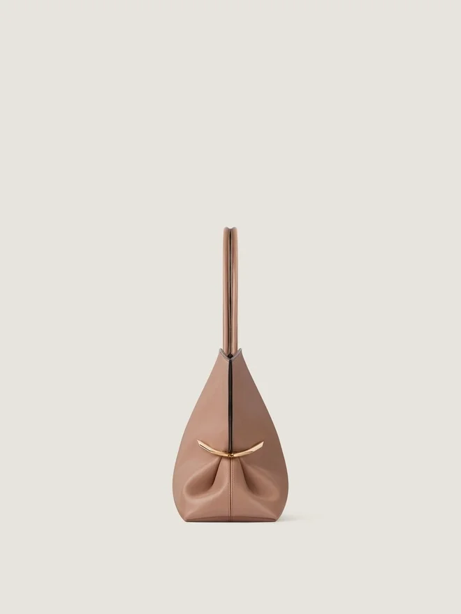 Pinch Squeezed horisontal totebag i nappaskinn Pinch Squeezed horisontal totebag i nappaskinn