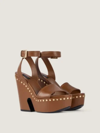 Platform-sandaler i lær med nitter Platform-sandaler i lær med nitter