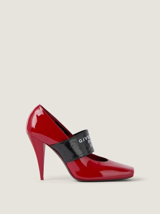 Pumps i lakkskinn med skåret, firkantet Givenchy-bånd Pumps i lakkskinn med skåret, firkantet Givenchy-bånd