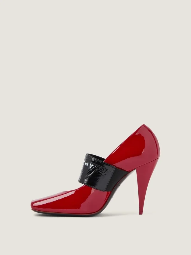 Pumps i lakkskinn med skåret, firkantet Givenchy-bånd Pumps i lakkskinn med skåret, firkantet Givenchy-bånd