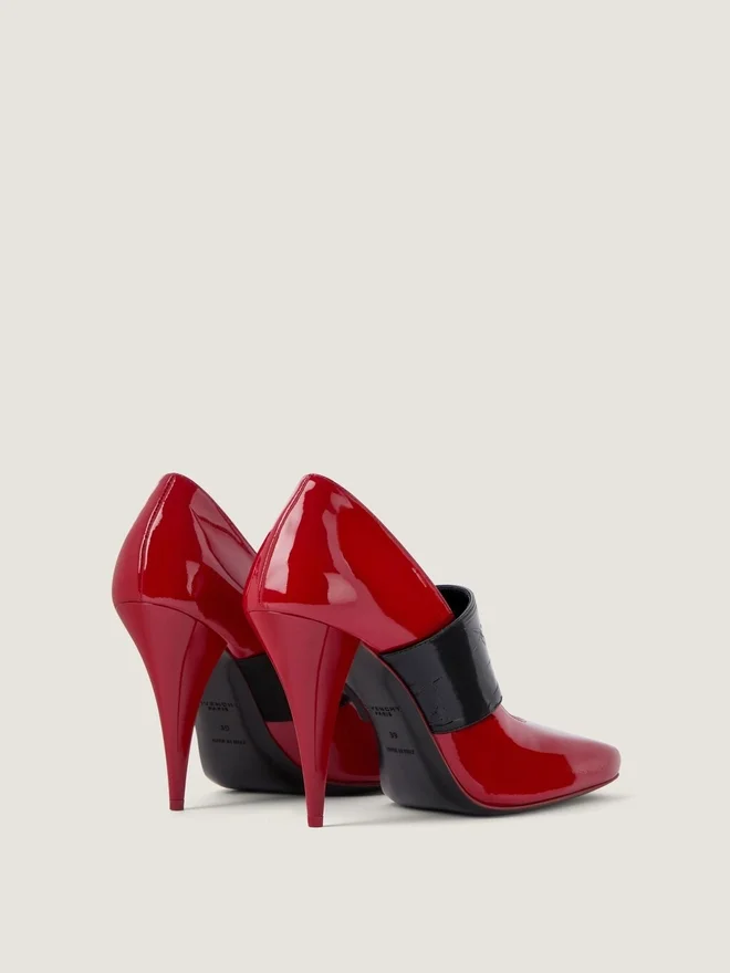 Pumps i lakkskinn med skåret, firkantet Givenchy-bånd Pumps i lakkskinn med skåret, firkantet Givenchy-bånd