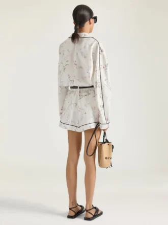 Pyjamaskjorte i silke med blomstertrykk