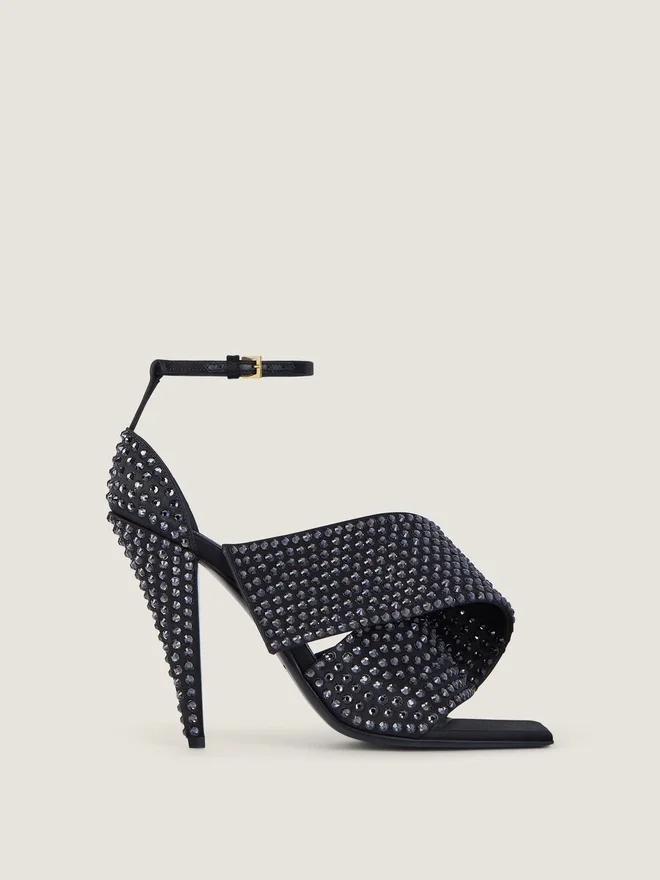 Sandaler med firkantet hæl i sateng med strass Sandaler med firkantet hæl i sateng med strass