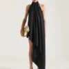 Asymmetrisk halterneck-kjole i ull