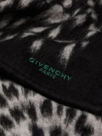Skjerf i ulljacquard med dyremønster