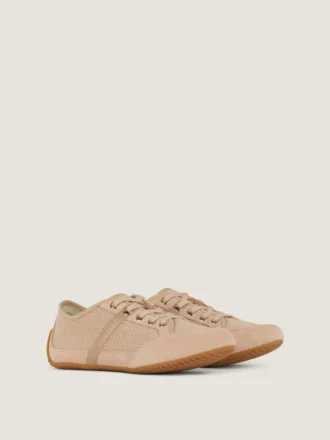 Slanke sneakers i mesh og semsket skinn