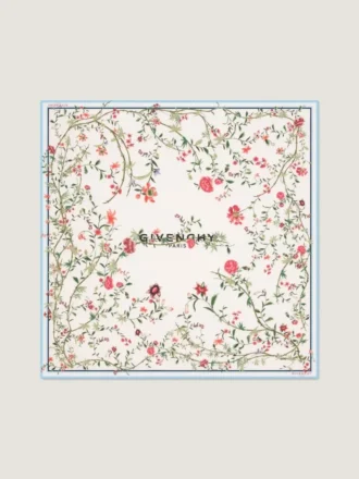 Square i silke med blomstertrykk
