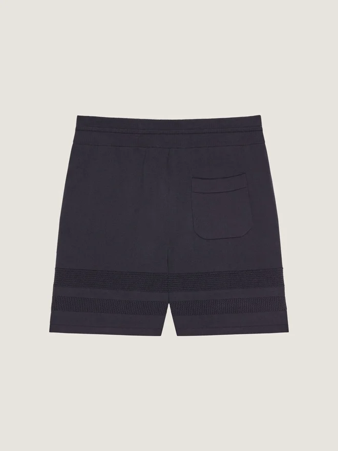 Strikkede shorts med mesh-detaljer Strikkede shorts med mesh-detaljer