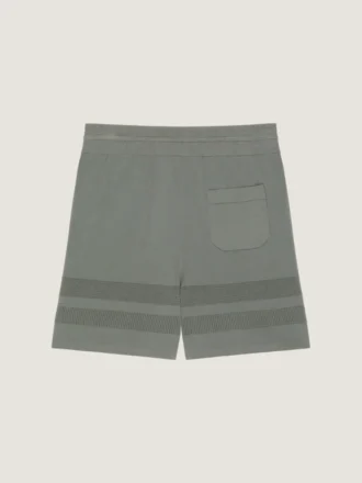 Strikkede shorts med mesh-detaljer Strikkede shorts med mesh-detaljer